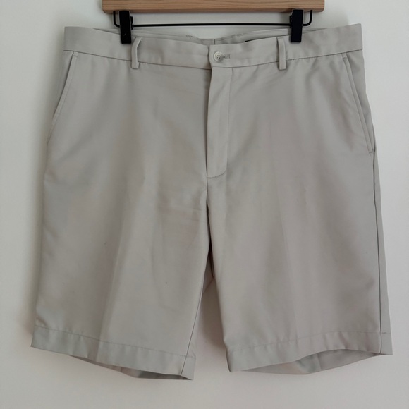 Greg Norman Performance Golf Shorts Beige Size 36 Classic Fit - Picture 1 of 9
